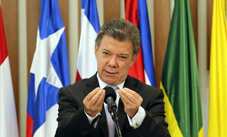 Santos exhorta a firmar la paz antes de marzo de 2016